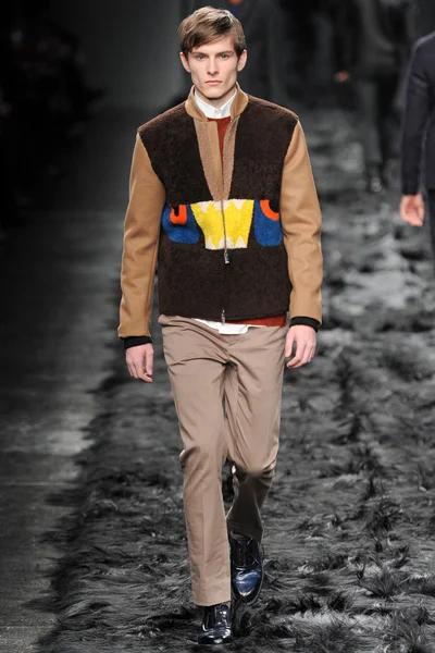 Look 10